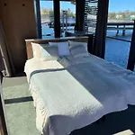 Úszó hotel Aava Floating 25