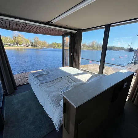 Aava Floating 25 بوتيل