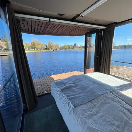 بوتيل Aava Floating 25