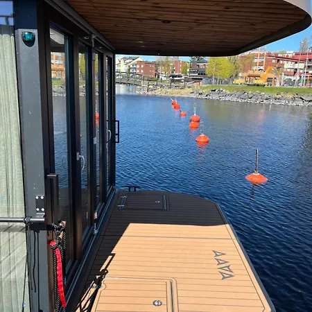 Aava Floating 25 Botel *